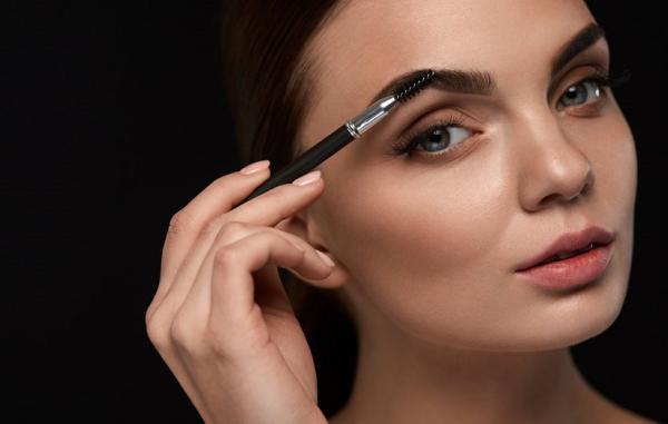 چگونه با آرایش چشم را درشت کنیم؟ چگونه با آرایش چشم را درشت کنیم؟