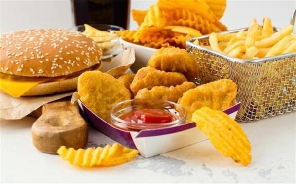قبل از سفر این 5 غذا را نخورید